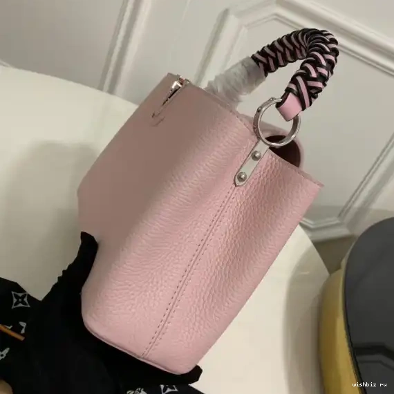 WIS CAPUCINES VUITTON LOUIS BB 0515